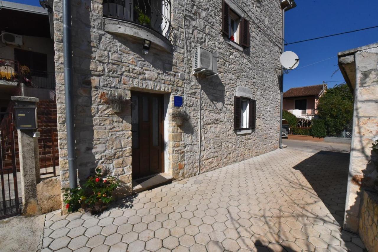 Apartment Nona Tar-Vabriga Buitenkant foto